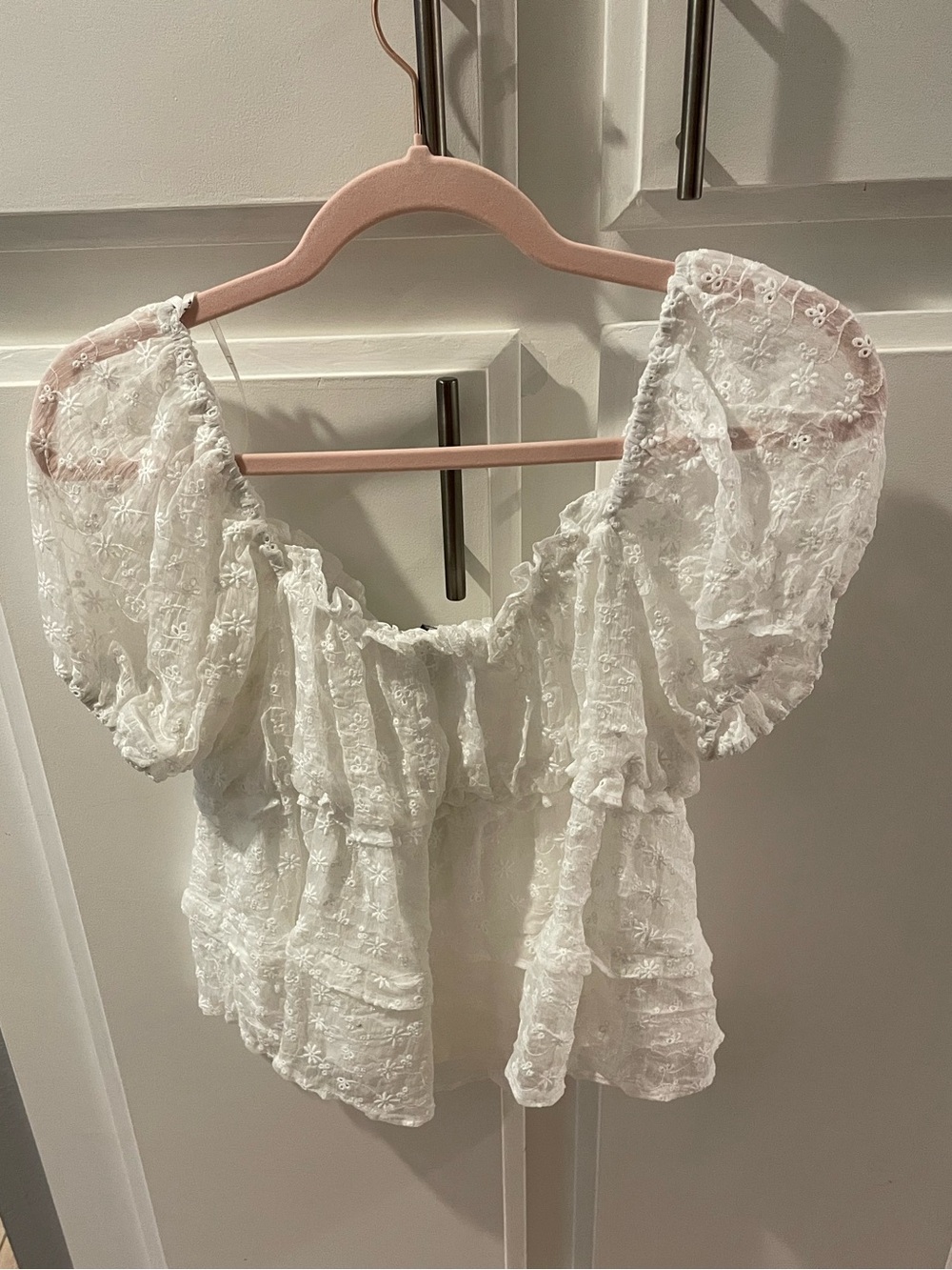 Lulu’s Women's White Eyelet Puff-Sleeve Babydoll Top, size L
